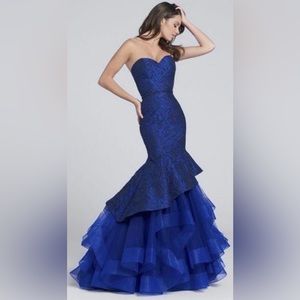 Ellie Wilde size 6 prom dress, worn once 
Fits true to size.